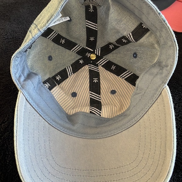 Adidas hat adjustable - Picture 2 of 3